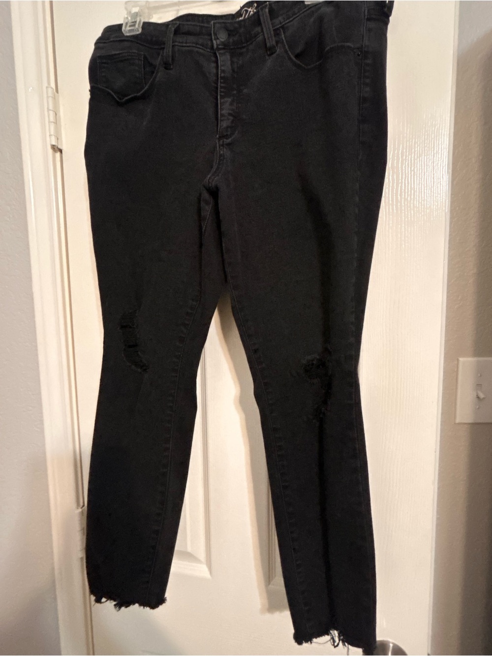 Universal Thread Black Distressed Skinny Jeans